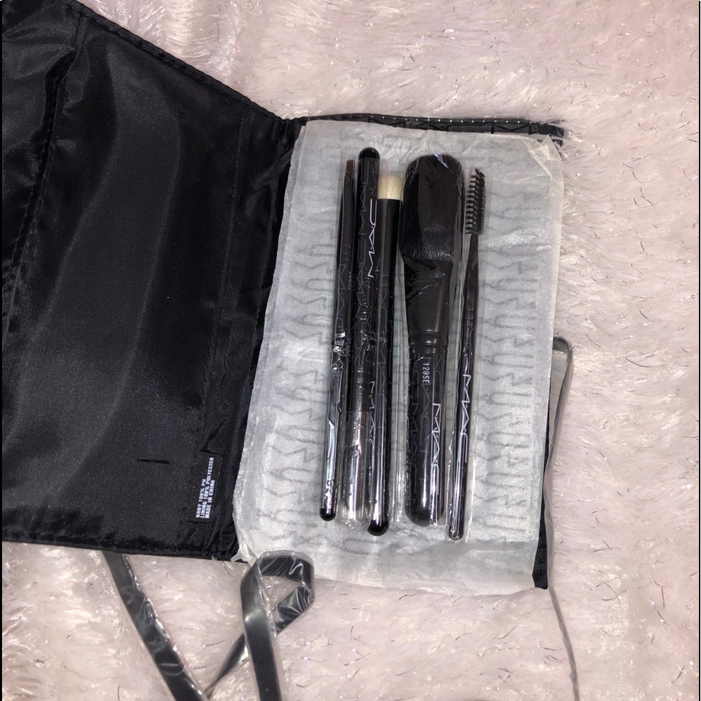 MAC Cosmetics Travel Brush Set